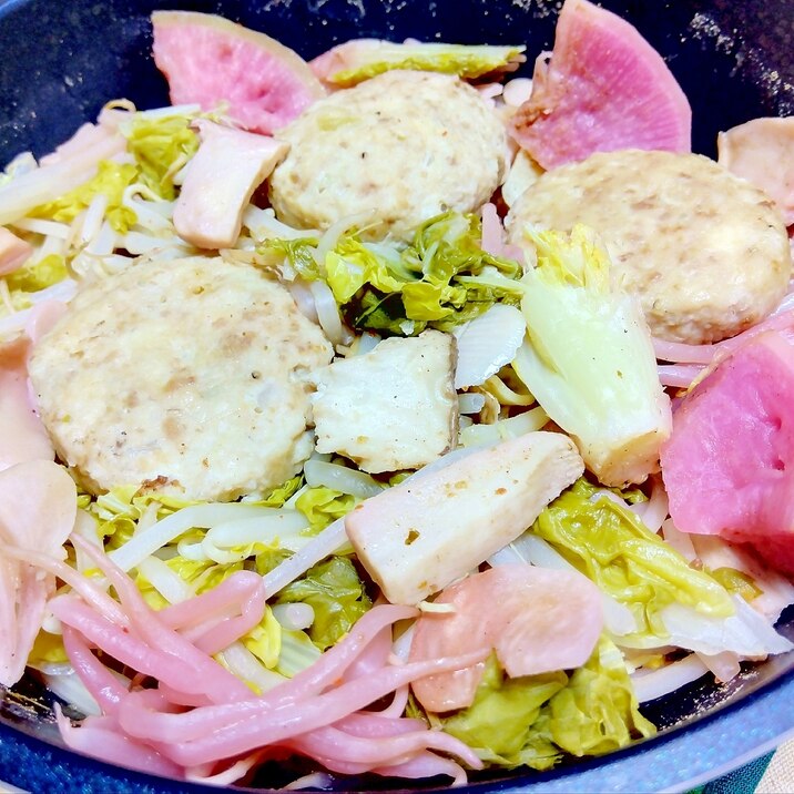 紅芯大根エリンギ山東菜もやし鶏つくね蒸し煮